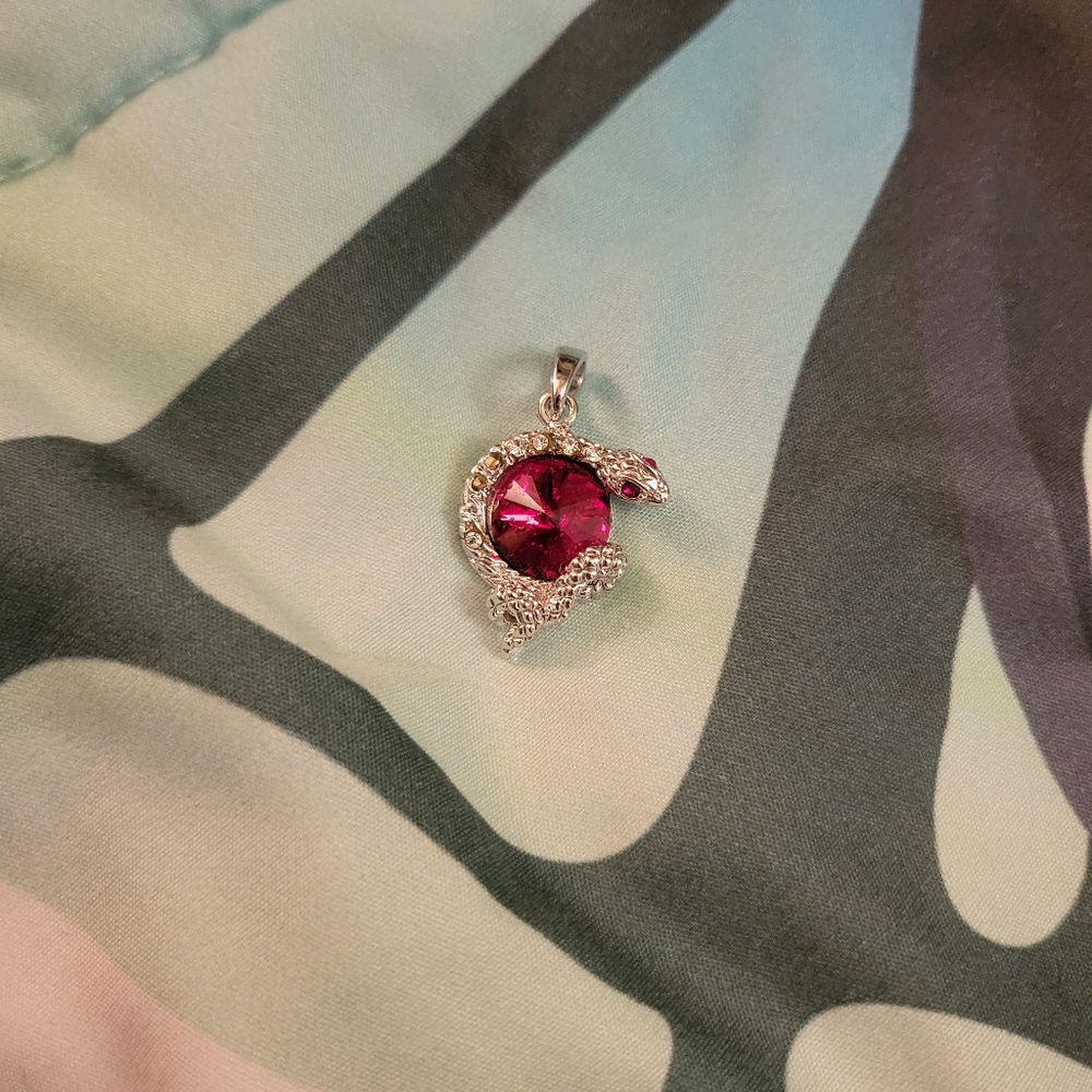 Shiny & Cute Single Snake Pendant - Picture 2 of 4